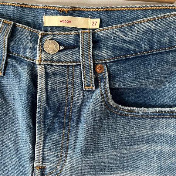 LEVIS premium wedgie icon “in two minds” medium blue wash - Picture 6 of 7